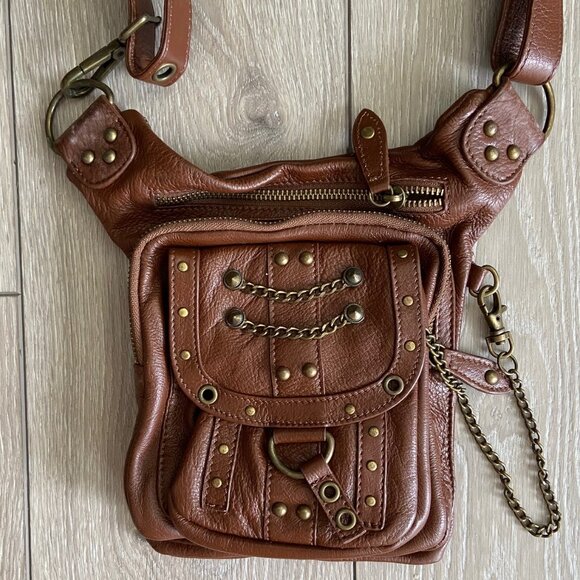 HANDS FREE BAG - ANTI THEFT-WEAR 8 WAYS - SOFT LEATHER - BROWN - LAST 1 - Picture 1 of 5